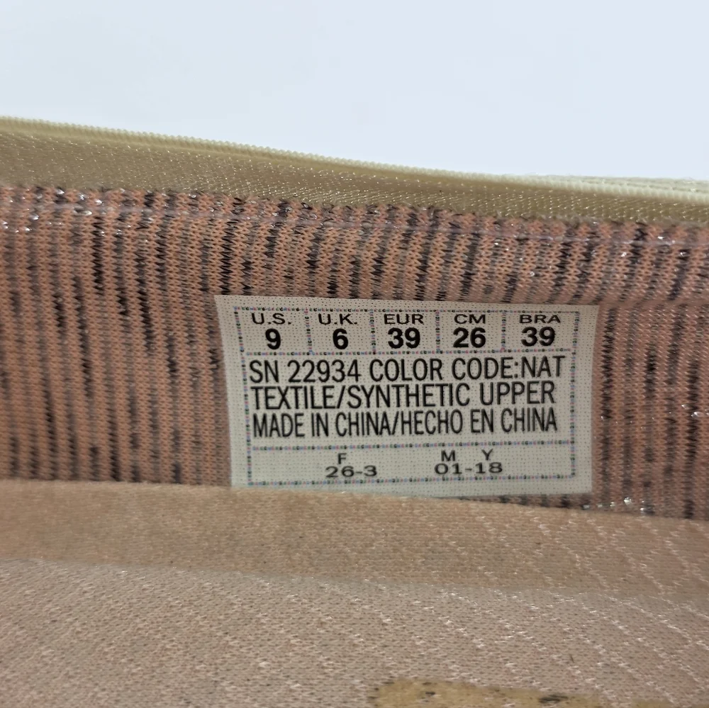 Skechers Relaxed Fit Savvy Women’s Beige Loafer Slip On Comfort Wedge  Size 9 - Picture 13 of 14